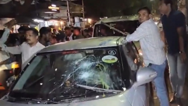  BJP Workers Attack Journalist Nikhil Wagles Car Over Remarks on PM, LK Advani