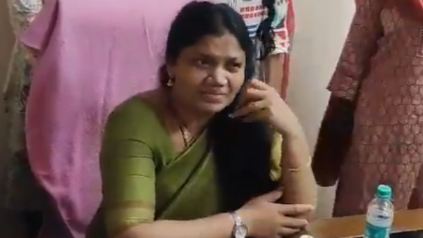 Telangana officer caught taking 84,000 bribe: Video Telangana officer caught taking 84,000 bribe: Video