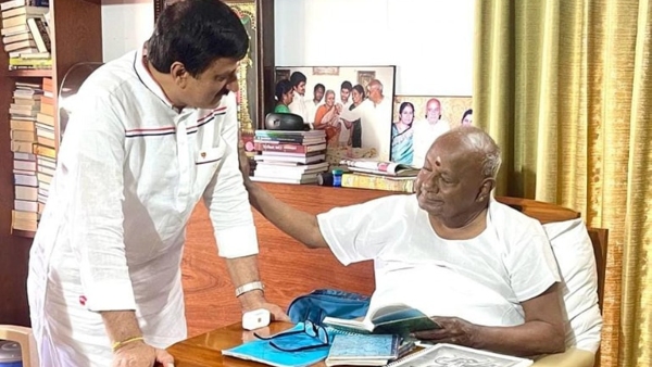  CP Yogeshwar Meets HD Deve Gowda 