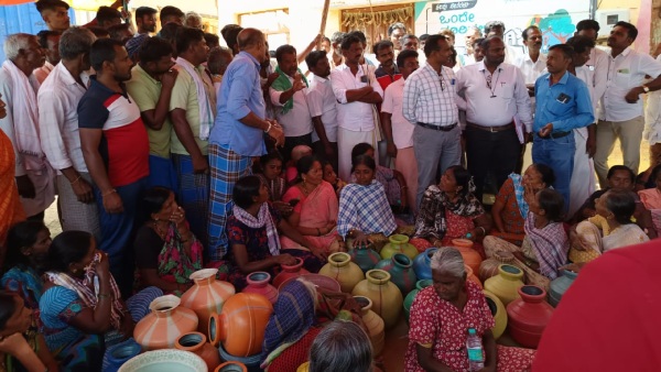 Dindwara Villagers locked panchayat for drinking water