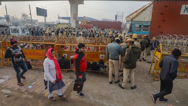 Farmers Delhi Chalo protest: Delhi Police fired tear gas on farmers! Farmers Delhi Chalo protest: Delhi Police fired tear gas on farmers!