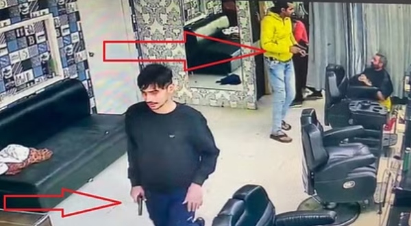 Firing attack in Delhi saloon: Two youths killed- Firing video captured