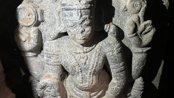What do historians say about the idols of Krishnadevaraya period found in Krishna river?