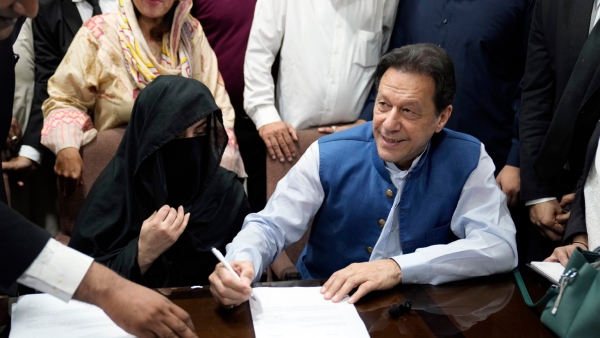 Imran Khan And His Wife In Trouble In Another Case