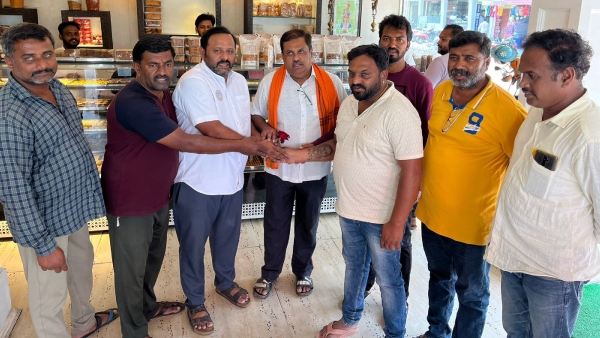 Keragodu Hanumadhwaja Row: Hindu activists distribute roses, call for Mandya bandh