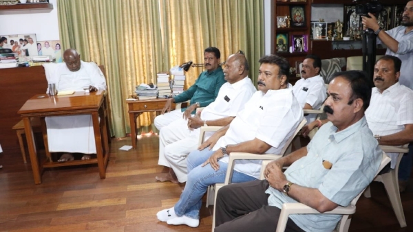 Lok Sabha Election 2024 Mandya Seat HD Deve Gowda Meeting 