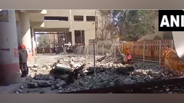Part of Delhis Gokulpuri metro station collapses, causing several bikestobetrapped