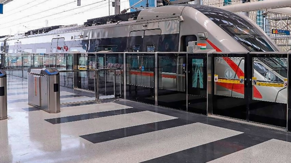 Namma Metro: BMRCL Installation Barricade in Majestic Metro station for Passengers Safety 