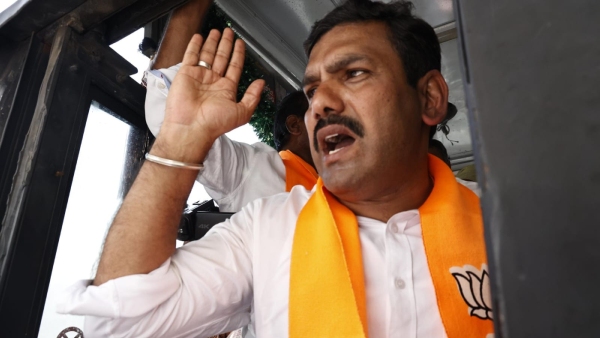 Police Arrest Bjp Protesters Who Tried To Lock Vidhana Soudha