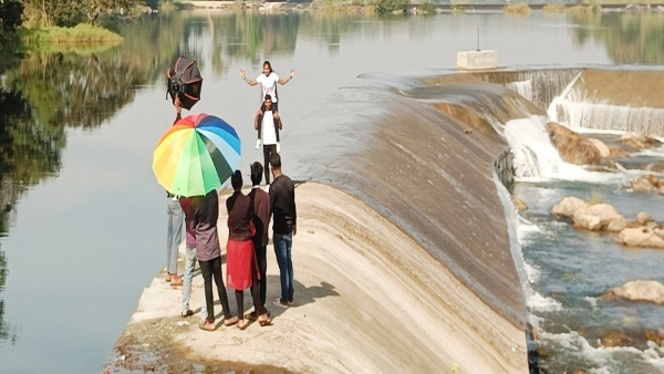 A Pre-Wedding Photoshoot In Such A Place Is Life Threatening