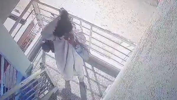 Man Wear Nighty And Stolen Shoes From House And Apartments