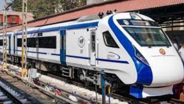 Vande Bharat Express Train Passengers of Kerala Face Smoke in Travel Time on Wednesday