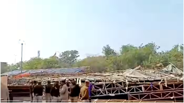A huge wedding pendal in Delhi suddenly collapsed
