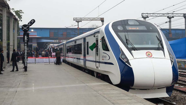 3 Vande Bharat trains pelted with stones in a single day in Bengaluru