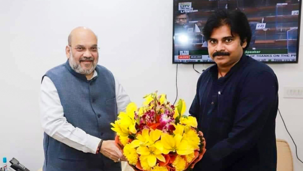 Ram Gopal Varma May Be Compete Against The Pawan Kalyan In 2024 Andhra Pradesh Assembly Election