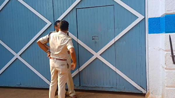 Sudden raid by police on Hindalaga Jail Sudden raid by police on Hindalaga Jail