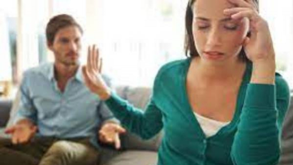 Bengaluru Woman Allegedly Stabs Husband Following Disappointment Over Missed Anniversary Gift Bengaluru Woman Allegedly Stabs Husband Following Disappointment Over Missed Anniversary Gift