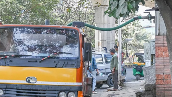 Bengaluru People Going Gym For Bath And Using Mall Toilet Due To Water Crisis