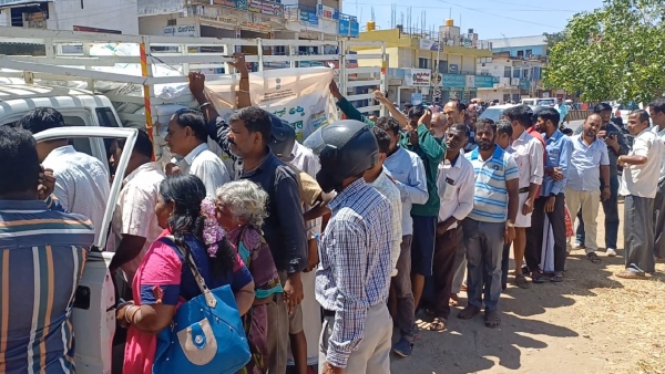 Bharat Rice: People Crowd to buy Bharat Rice in Chamarajanagar