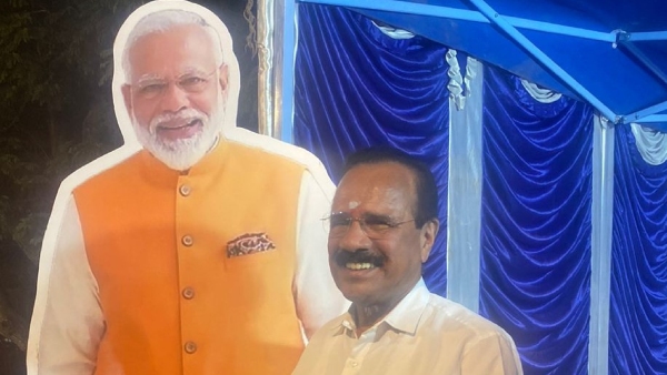 BJP Leaders Visits Former CM DV Sadananda Gowda House