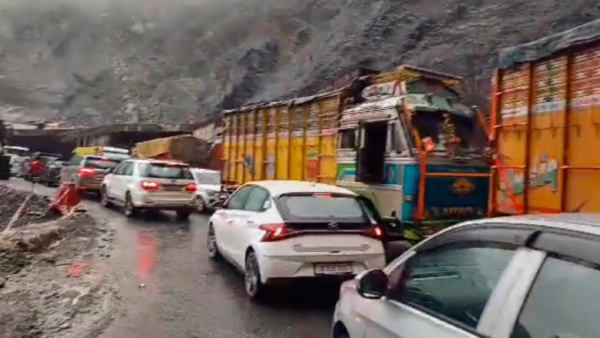Jammu and Kashmir faced Heavy rain highway blocked for Vehicle