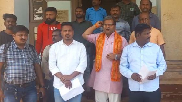 Hindu Activists Oppose for Build of Christian Prayer Hall Protest in front of Corporation