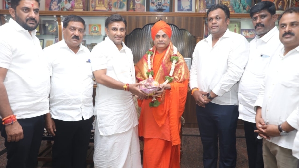 Lok Sabha Election 2024 Dr K Sudhakar Visited To Temples