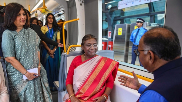 Indian President Droupadi Murmu Honors Gandhi During Visit to Mauritius know more