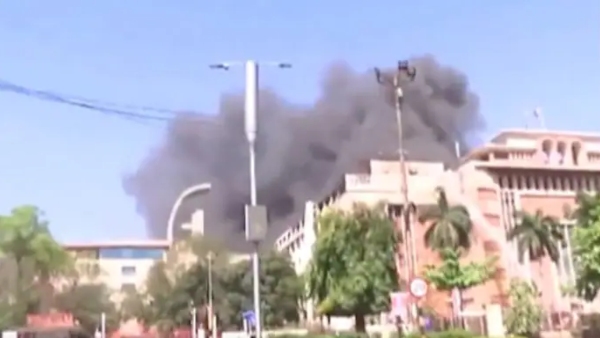 Fire accident at Bhopal s Vallabh Bhawan Ministry Five people suspected to be trapped Fire accident at Bhopal s Vallabh Bhawan Ministry Five people suspected to be trapped