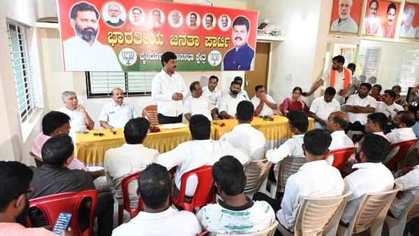 Geetha Shivarajkumar V S B Y Raghavendra Big Fight In Shivamogga Lok Sabha Constituency Geetha Shivarajkumar V S B Y Raghavendra Big Fight In Shivamogga Lok Sabha Constituency