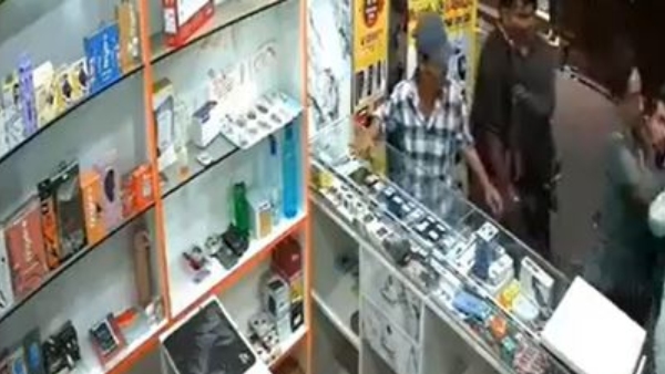 Miscreants Attacked on Shop Owner Who Playing Hanuman Chalisa 3 Arrested BJP Leaders Met Victim