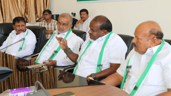 Lok Sabha Election 2024 Former CM H D Kumaraswamy Ready To Compromise With MP Sumalatha