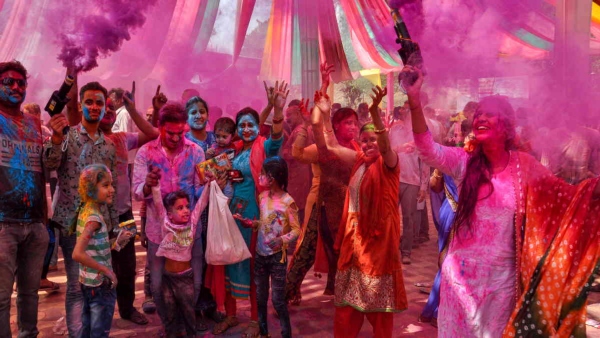 Learn how different regions celebrate Holi in kannada