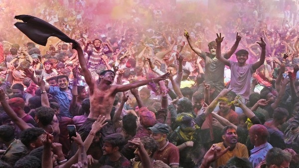 Learn how different regions celebrate Holi in kannada