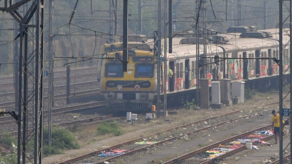 15 Holi Festival Special Trains Will Operate By Indian Railways Check Route Timings