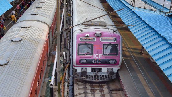 Railway employees and workers threaten to stop all trains from May 1
