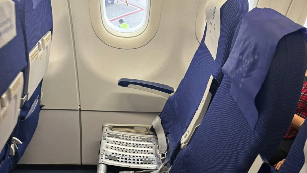 Fact check Cushionless seat on Indigo flight Fact check Cushionless seat on Indigo flight