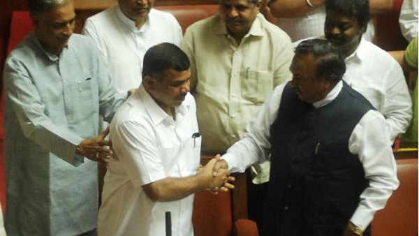 JDS MLC Maritibbe Gowda Resigned his Position Till now 11 Leader Resign Their Post