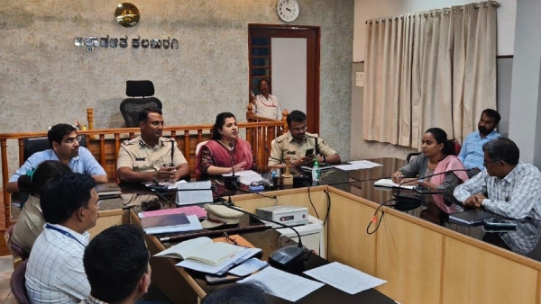 Lok Sabha Election 2024 Meeting With Income Tax Department Officials