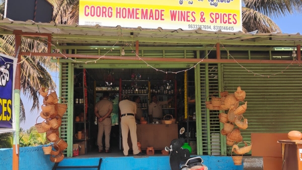 Kodagu wine Illegal sale in Mysuru-Ooty Highway accused arrested