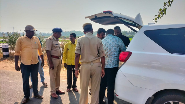 Unrecorded 1 00 000 money seized in Kollegala