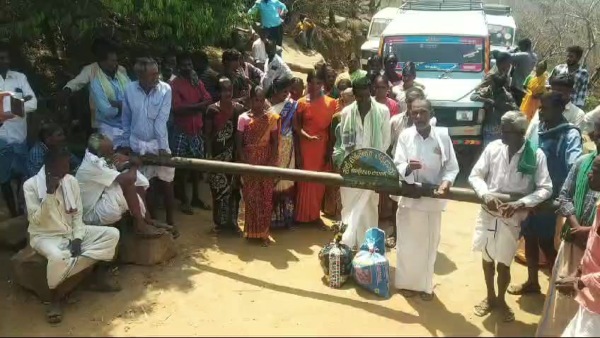 Fight between forest officers and people near Haliyuru Gate