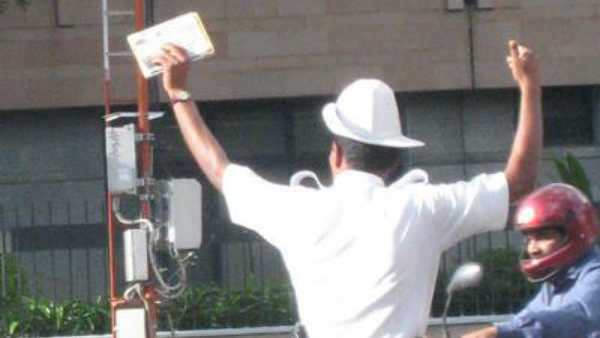 Bengaluru Man Exchanges Business Card with Traffic Cop After Getting Fined Here s the Outcome