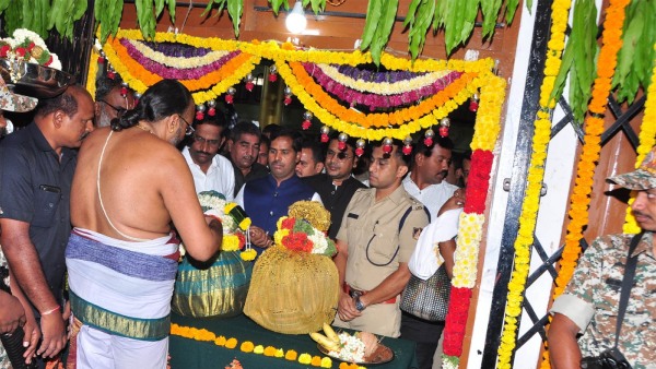 Mandya District Administration Offers Special Pooja Dispatch to Vairamudi-Rajmudi Melukote