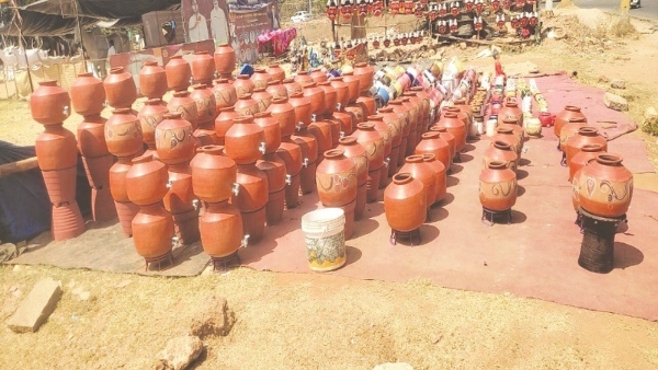 Mysuru People Most Using Mud Pots In Summer Days