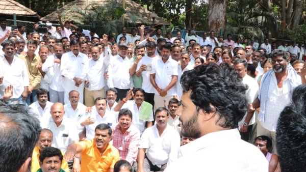 Mandya JDS Activists Demand To Announce Kumaraswamy As Candidate