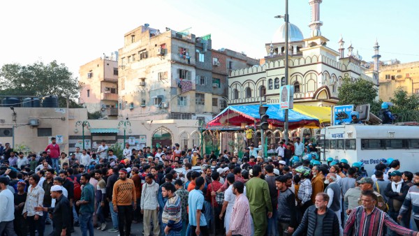 Police Officer Suspended For Kicking A Men While Offering Namaz