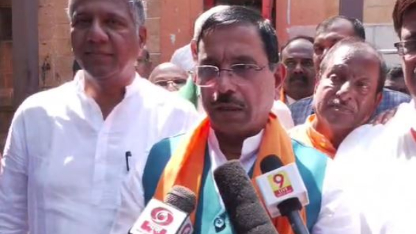 Pralhad Joshi Reaction About Jagadish Shettar Belagavi Lok Sabha BJP Ticket