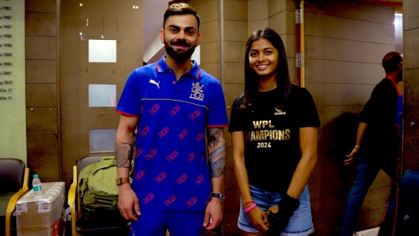 RCB Shreyanka Patil meets Virat Kohli and shares a fan girl moment