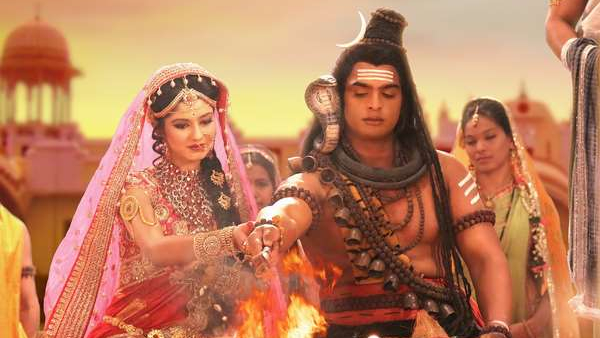 Shiva Parvati Wedding Why does mother-in-law not see the puja at the groom s door